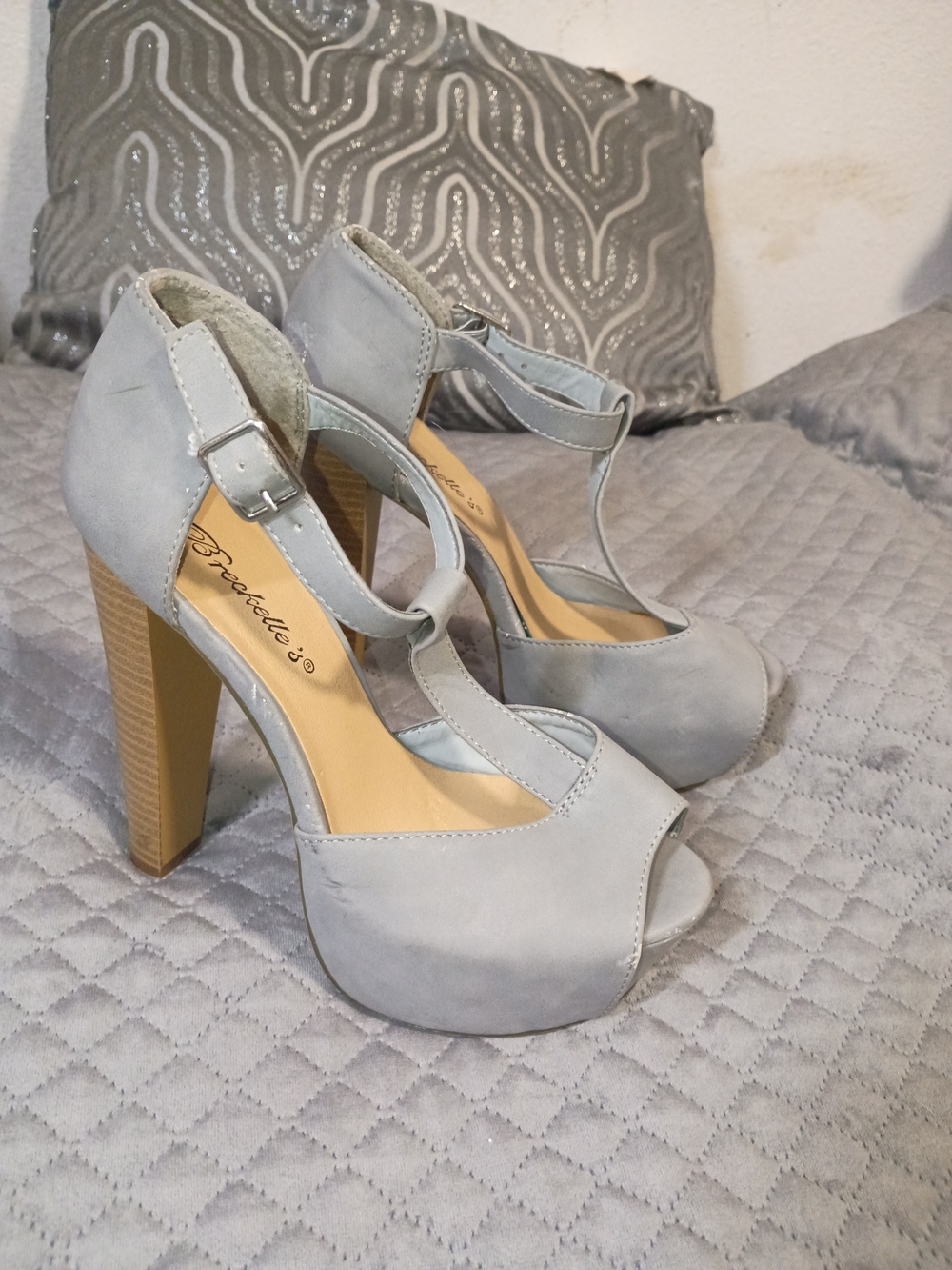 Breckelles Light Gray T-Strap Platform Block Heels